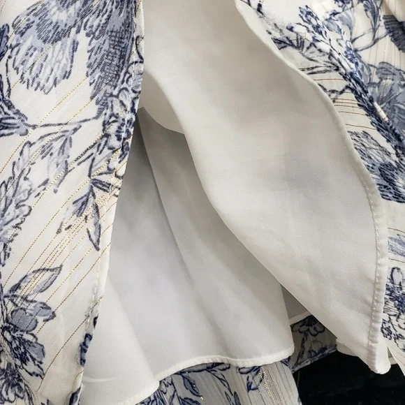 EUC Express White Blue Ruffled Peplum Blouse Metallic Gold Shimmer Size Small - Picture 6 of 8